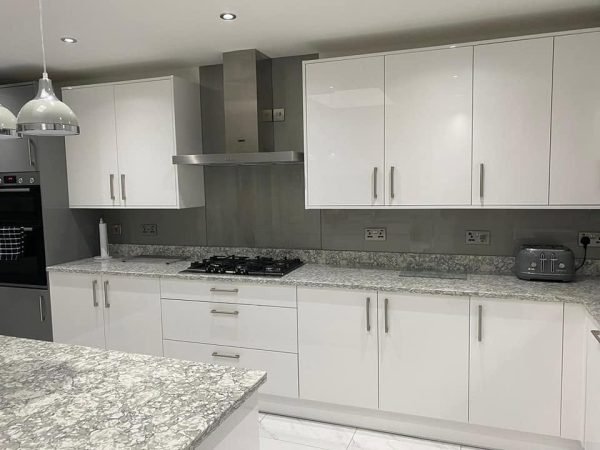 120601939_2902342276654595_1043591262383760306_n metallic silver glass splashbacks birmingham