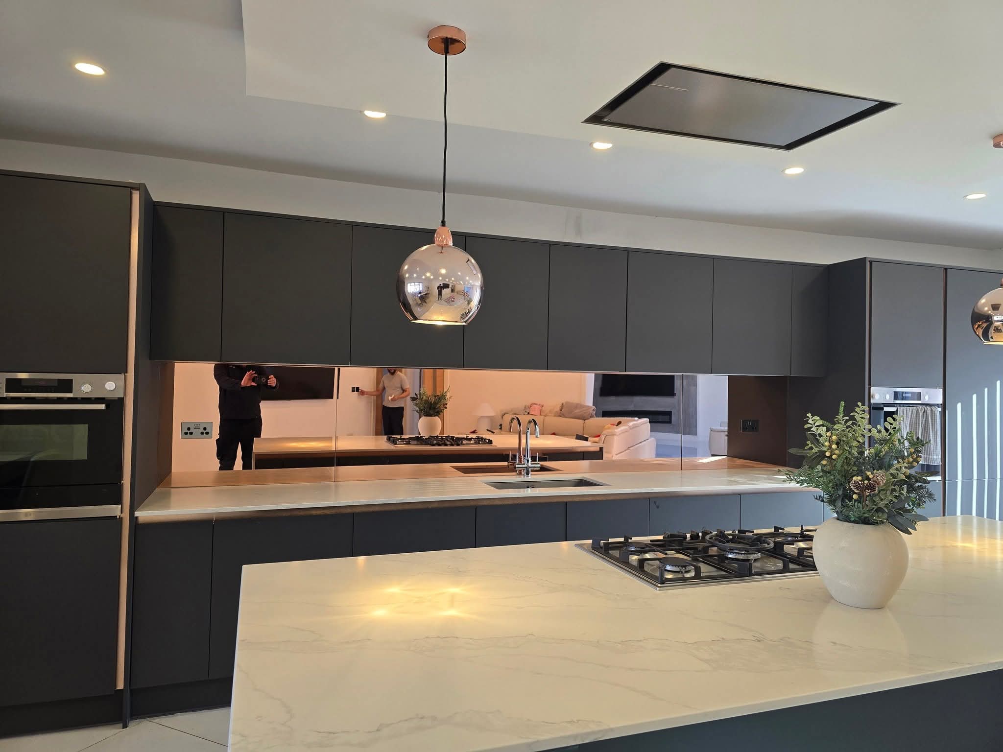 Made-to-measure toughened mirror kitchen splashback